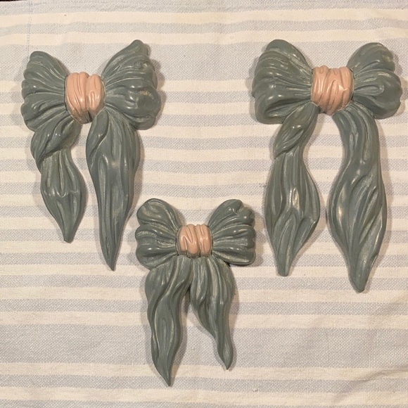 Homco Other - Vintage Homco Blue & Pink Ribbons wall decor